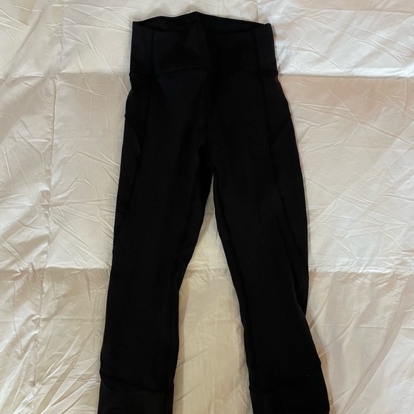 Lululemon - size 4 high rise black crops - Picture 2 of 2